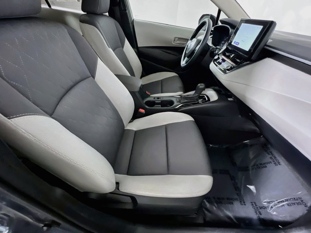 Used 2025 Toyota Corolla LE w/ LE Premium Package FWD image 28