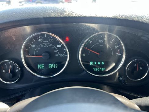 Used 2015 Jeep Wrangler Unlimited Sahara w/ Connectivity Group AWD/4WD image 13