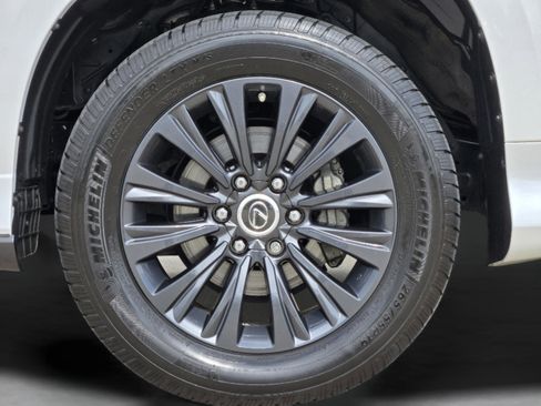 Certified 2023 Lexus GX 460 Luxury w/ Sport Design Package AWD/4WD image 39