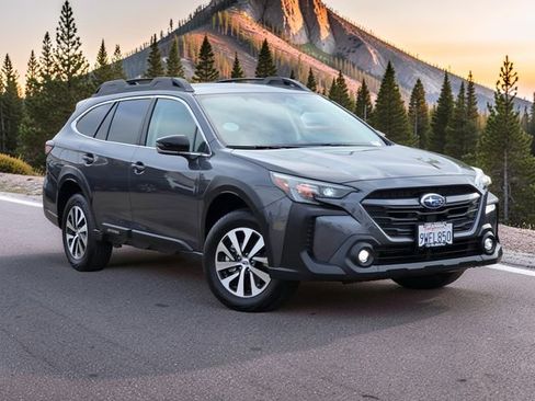 Certified 2025 Subaru Outback Premium AWD/4WD image 2