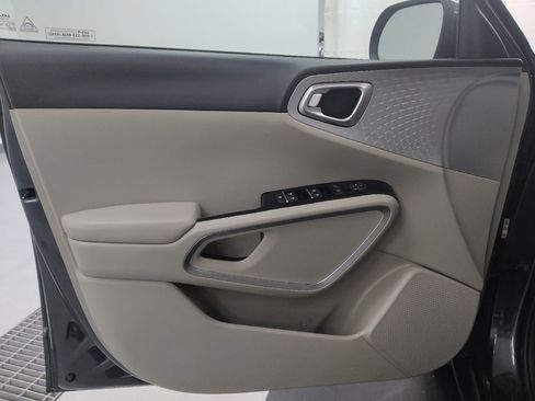 Used 2023 Kia Soul LX image 27
