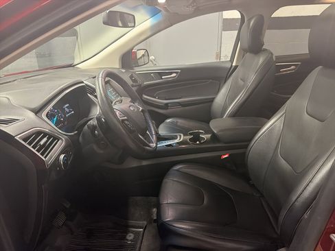 Used 2018 Ford Edge Titanium w/ Equipment Group 301A AWD/4WD image 3