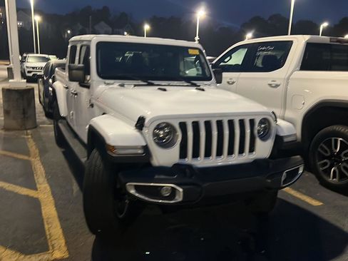 Used 2022 Jeep Gladiator Overland w/ Popular Equipment Package image 5