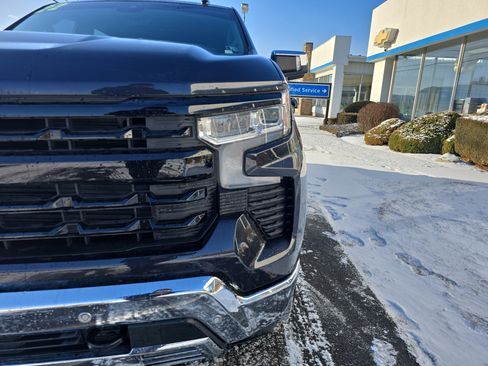 Used 2022 Chevrolet Silverado 1500 LTZ w/ Technology Package image 10