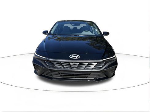 Used 2025 Hyundai Elantra Sport image 8