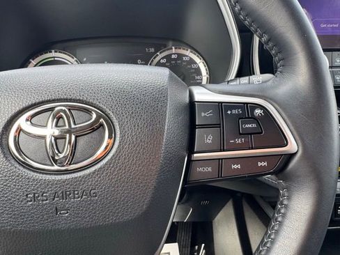 Used 2023 Toyota Highlander XLE AWD/4WD image 22