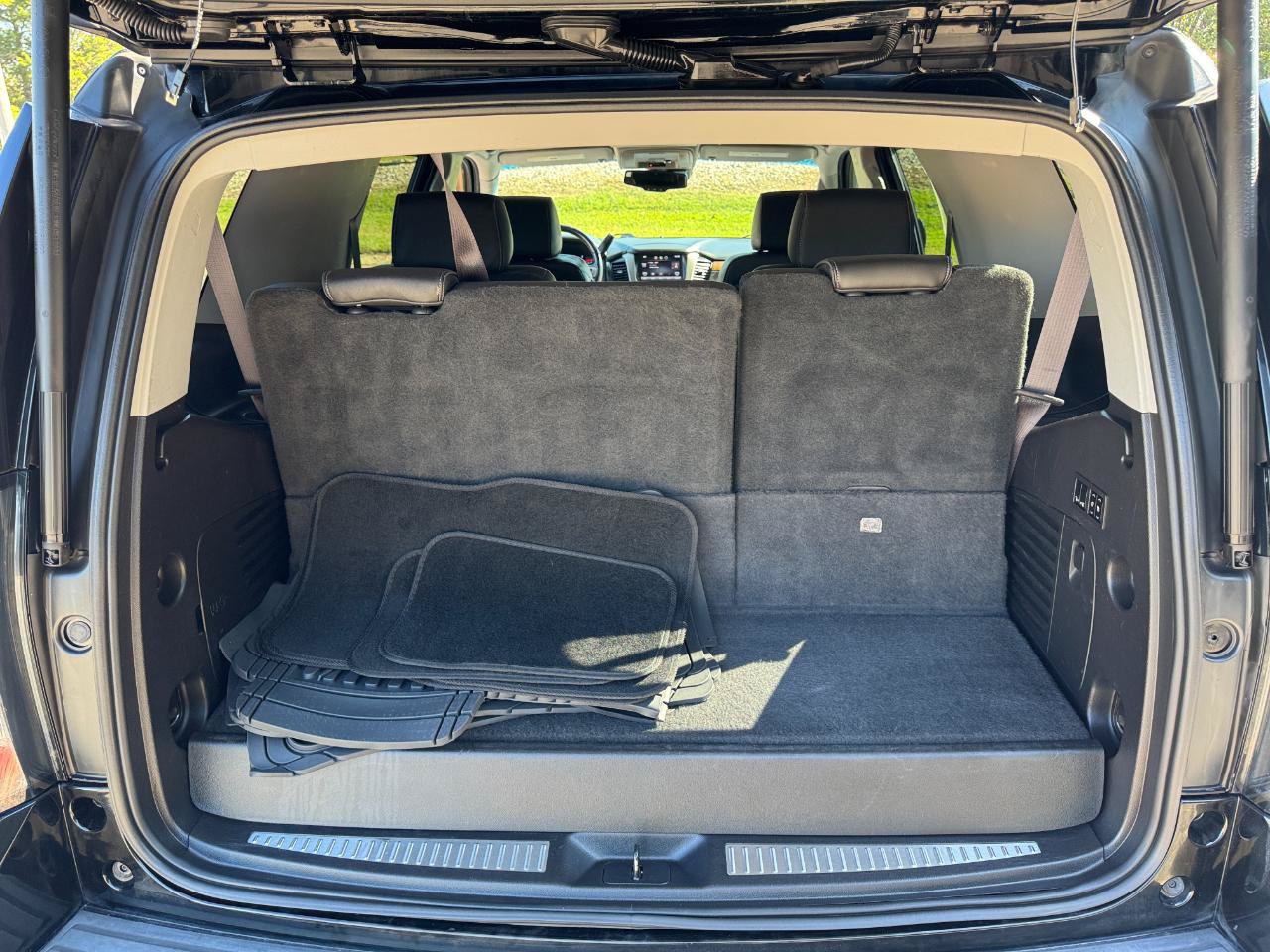 Used 2015 GMC Yukon Denali w/ Open Road Package RWD image 19