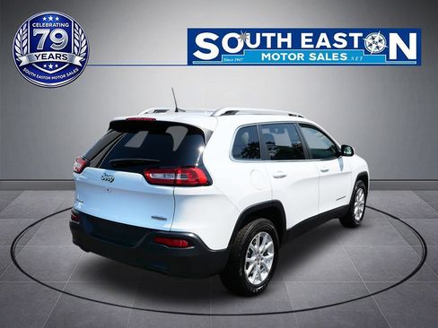Used 2017 Jeep Cherokee Latitude w/ Cold Weather Group AWD/4WD image 6