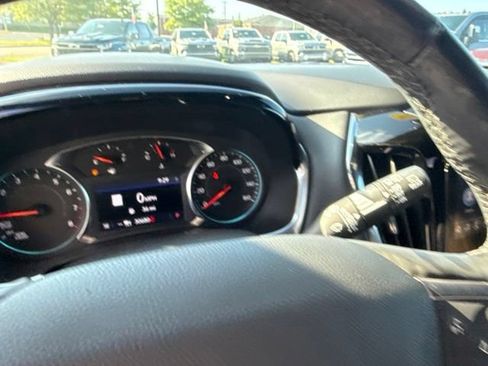 Used 2023 Chevrolet Traverse LT w/ LT Premium Package AWD/4WD image 18