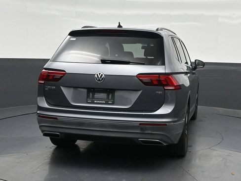Used 2018 Volkswagen Tiguan SE w/ 18" Alloy Wheels Package FWD image 4