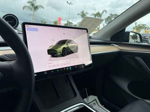 Used 2023 Tesla Model Y Long Range image 27