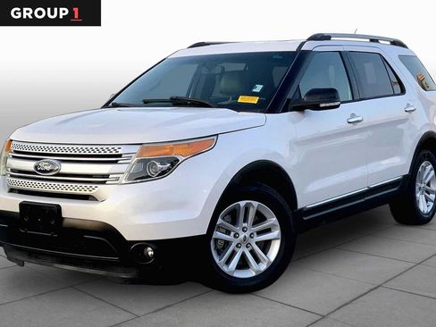 Used 2015 Ford Explorer XLT w/ Equipment Group 202B FWD image 1