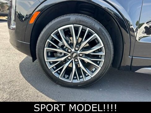 Used 2024 Cadillac XT4 Sport w/ LPO, Floor Liner Package FWD image 9