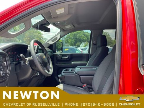 Used 2025 Chevrolet Silverado 2500 Custom w/ Custom Value Package AWD/4WD image 4