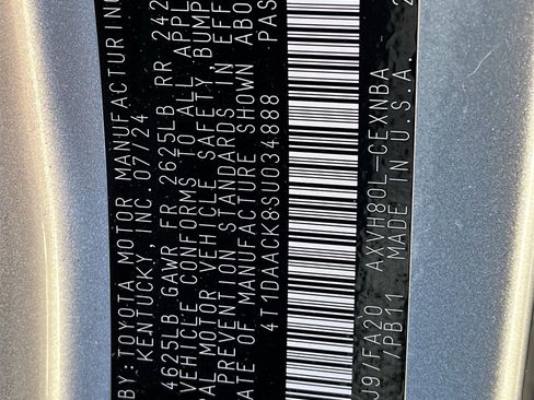 Used 2025 Toyota Camry LE image 29