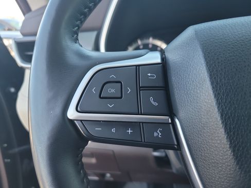 Used 2022 Toyota Highlander XLE FWD image 29