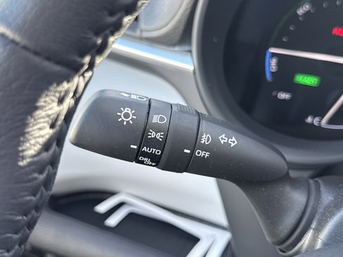 Used 2025 Toyota Sienna XLE image 16