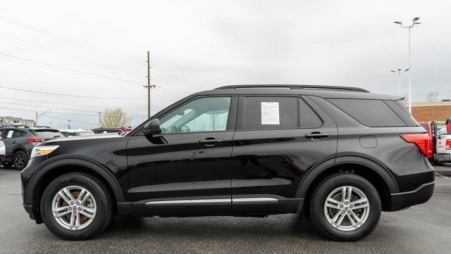 Used 2023 Ford Explorer XLT AWD/4WD image 9