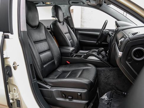 Used 2004 Porsche Cayenne S AWD/4WD image 36
