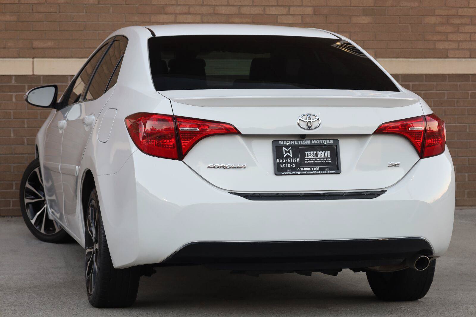 Used 2017 Toyota Corolla SE w/ Body Protection Package FWD image 9