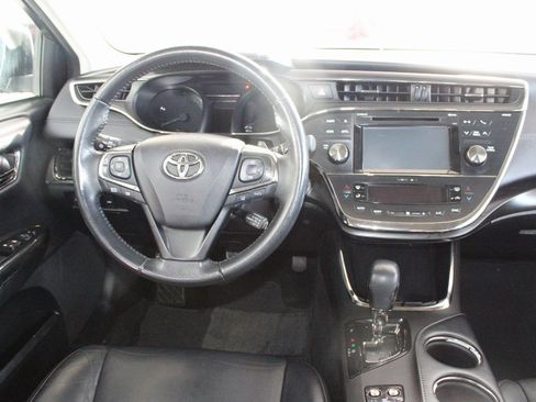 Used 2017 Toyota Avalon XLE image 24