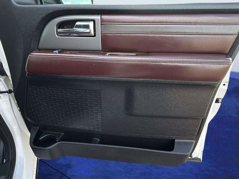 Used 2016 Ford Expedition Platinum image 19