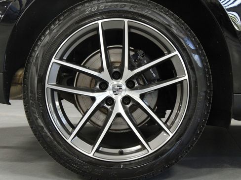 Certified 2025 Porsche Macan AWD/4WD image 10