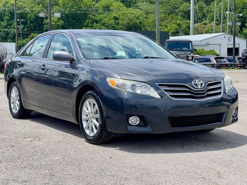 Used 2011 Toyota Camry XLE w/ XLE Extra-Value Pkg #2 FWD image 6