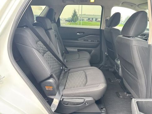 Used 2022 Nissan Pathfinder SV AWD/4WD image 22