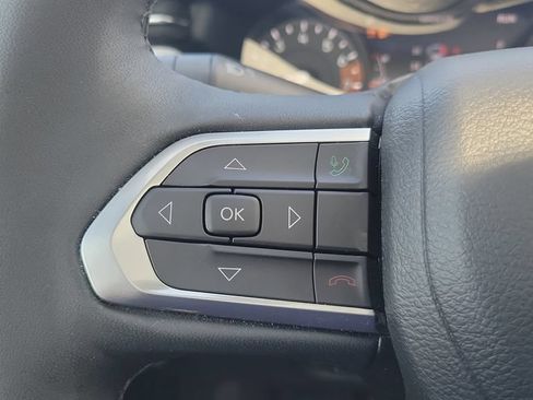 Used 2025 Jeep Compass Latitude w/ Sun & Sound Group AWD/4WD image 28