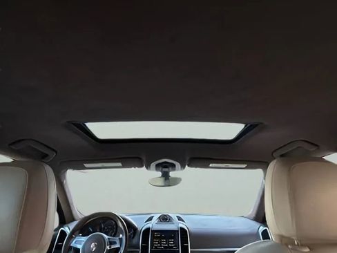 Used 2012 Porsche Cayenne Turbo image 22