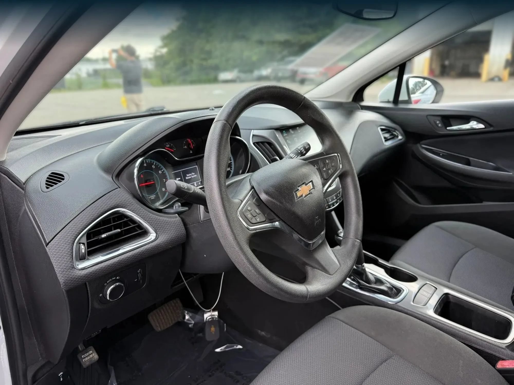 Used 2018 Chevrolet Cruze LT w/ Convenience Package FWD image 17