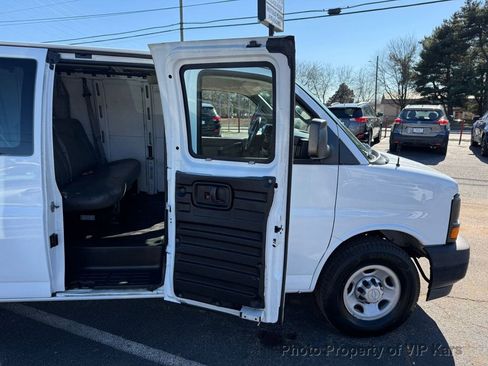 Used 2017 Chevrolet Express 2500 image 17