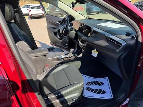 Used 2025 Buick Encore GX Avenir w/ Avenir Technology Package image 28