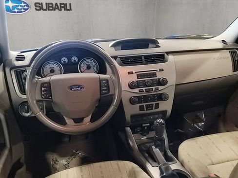 Used 2010 Ford Focus SE FWD image 2