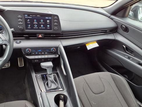 Used 2025 Hyundai Elantra Sport FWD image 3