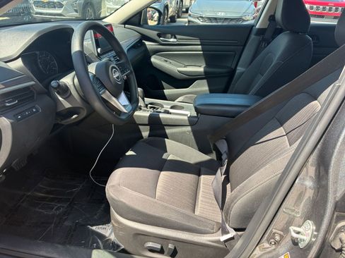 Used 2025 Nissan Altima 2.5 SV image 22