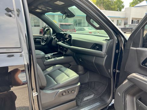 Used 2025 Chevrolet Tahoe Z71 w/ Comfort Package AWD/4WD image 13