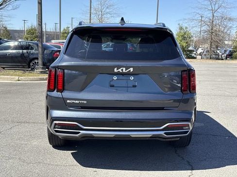 Used 2023 Kia Sorento S w/ Panoramic Sunroof Package image 3