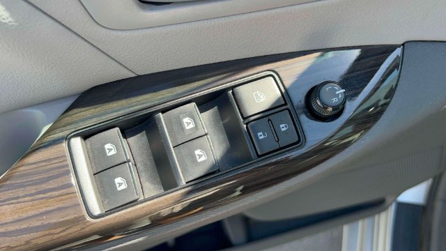 Used 2017 Toyota Sienna XLE w/ XLE Navigation Package FWD image 23