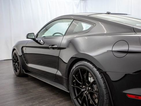 Used 2020 Ford Mustang Shelby GT350 w/ Technology Package image 28