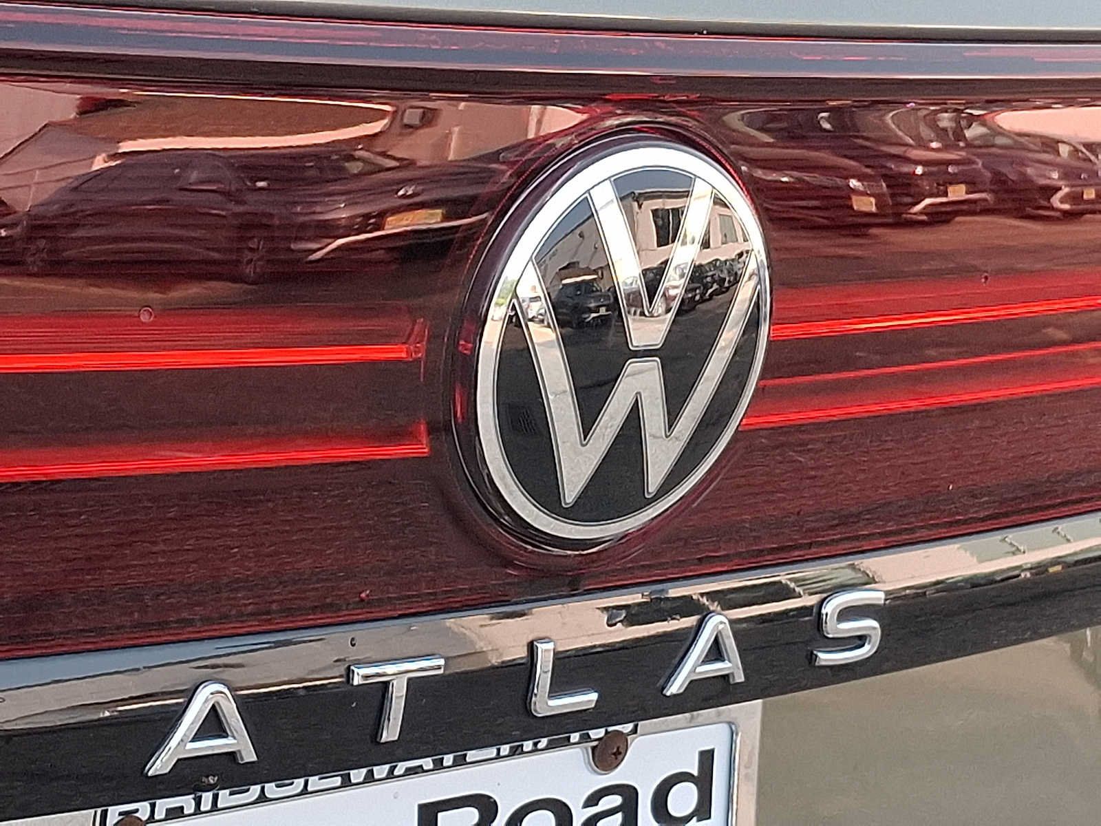 Certified 2024 Volkswagen Atlas Peak Edition SE AWD/4WD image 29
