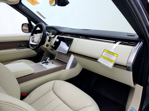 New 2026 Land Rover Range Rover SE image 13