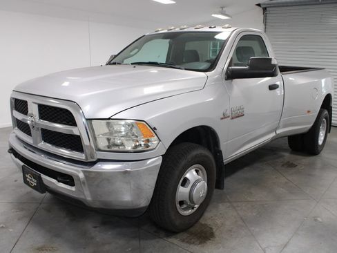 Used 2018 RAM 3500 Tradesman w/ Chrome Appearance Group RWD image 4