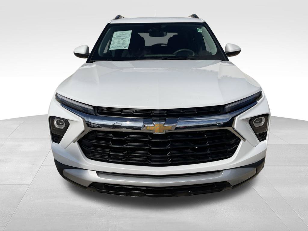 Used 2025 Chevrolet TrailBlazer LT FWD image 2