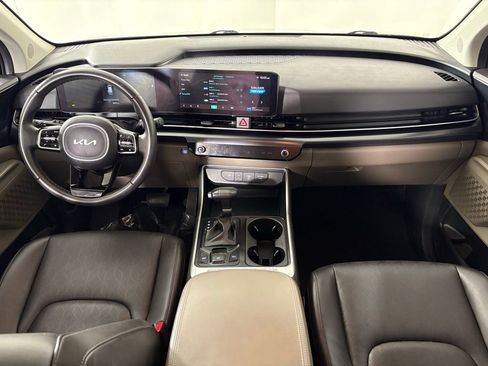 Used 2025 Kia Carnival FWD image 33