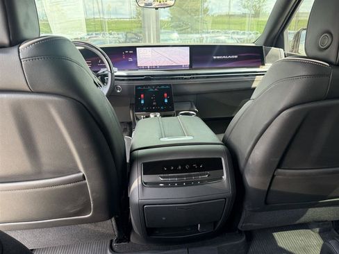 Used 2025 Cadillac Escalade Premium Luxury AWD/4WD image 20