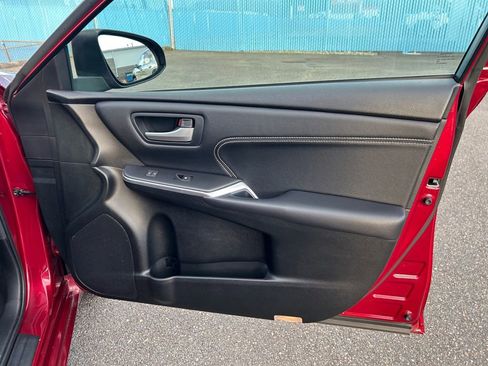 Used 2017 Toyota Camry XLE image 25