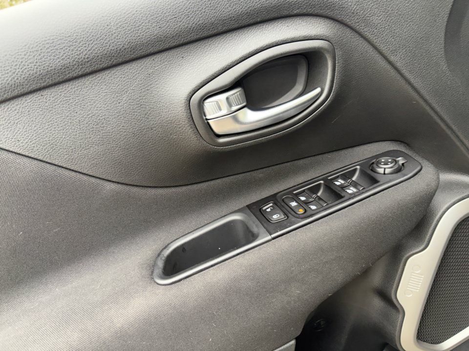 Used 2021 Jeep Renegade Latitude w/ Sun & Sound Group AWD/4WD image 32