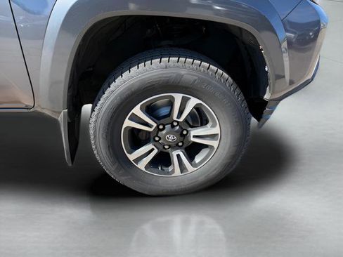 Used 2017 Toyota Tacoma TRD Sport w/ Tow Package (A/T) AWD/4WD image 25